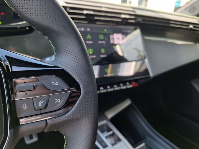 Peugeot 408, Peugeot 408 GT Hybrid 145 e-DCS6, barva zelená