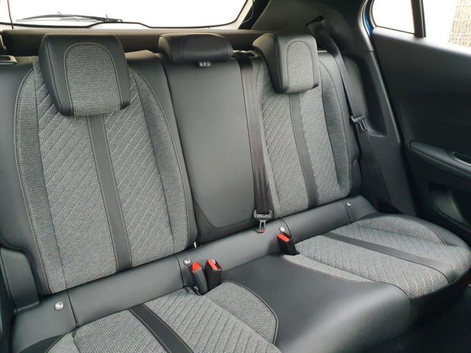 Peugeot 2008, Peugeot 2008 ALLURE 1.2 T 100k MAN6, barva bílá