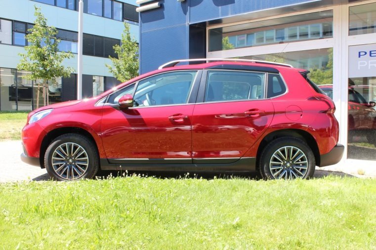 Peugeot 2008, ACTIVE 1.2 PureTech 82k MAN5, barva červená