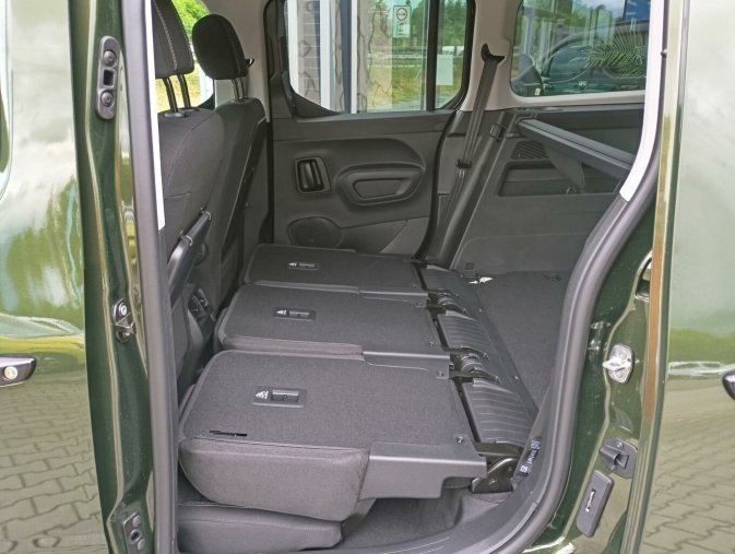 Peugeot Rifter, Peugeot Rifter LONG ALLURE BlueHDi 130 S&S EA, barva zelená