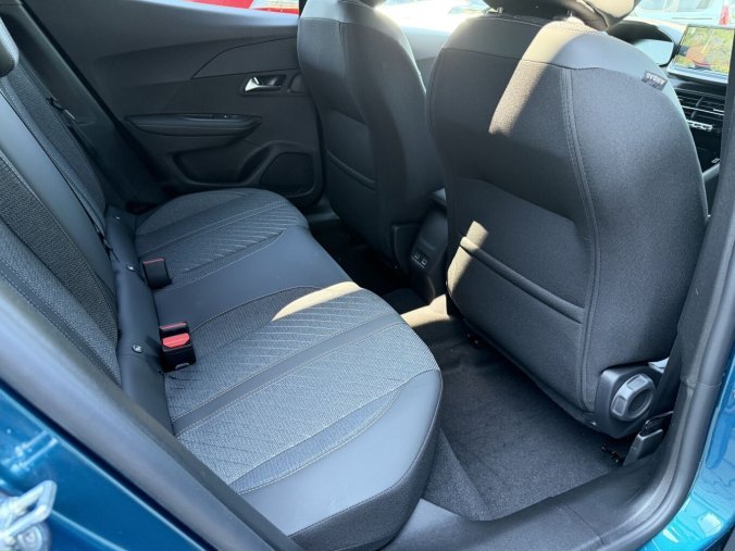 Peugeot 2008, Peugeot 2008 ALLURE Turbo 100 MAN6, barva modrá