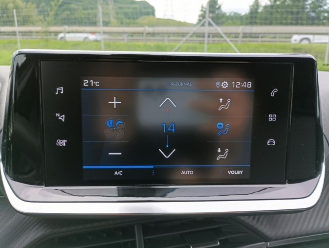 Peugeot 2008, Peugeot 2008 ALLURE PureTech 130k MAN6, barva oranžová