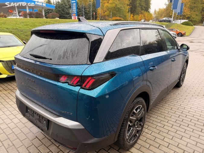 Peugeot 5008, Peugeot 5008 ALLURE Hybrid 145 e-DCS6, barva modrá