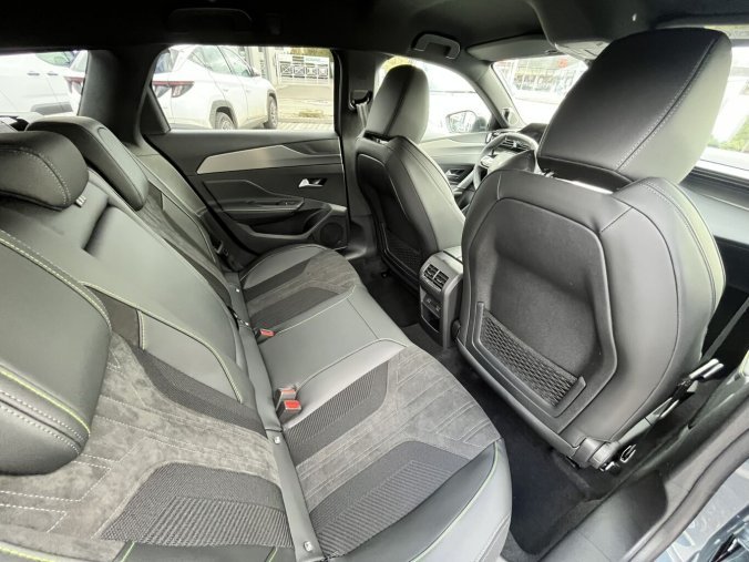 Peugeot 308, Peugeot 308 SW GT Elektromotor 115 kW / 156 k (Baterie 58 kWh), barva šedá