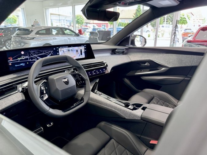 Peugeot 3008, Peugeot 3008 GT, Elektro, e-dojezd 520km, barva modrá