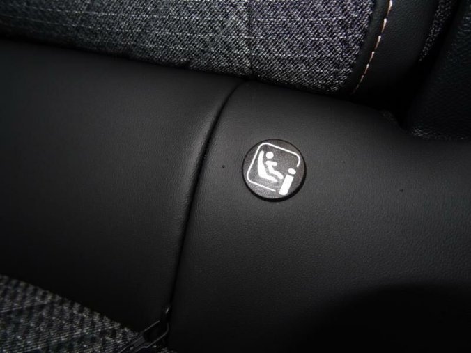 Peugeot 2008, Peugeot 2008 ALLURE Hybrid 145k e-DCS6, barva červená