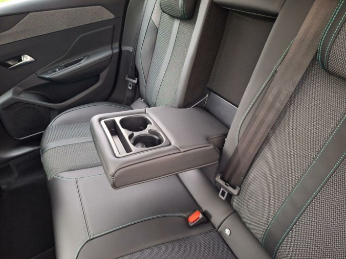Peugeot 308, Peugeot 308 SW ALLURE Hybrid 145 e-DCS6, barva šedá