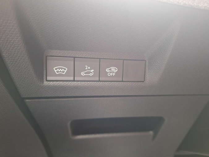 Peugeot 3008, Peugeot 3008 GT Hybrid 136 e-DCS6, barva šedá