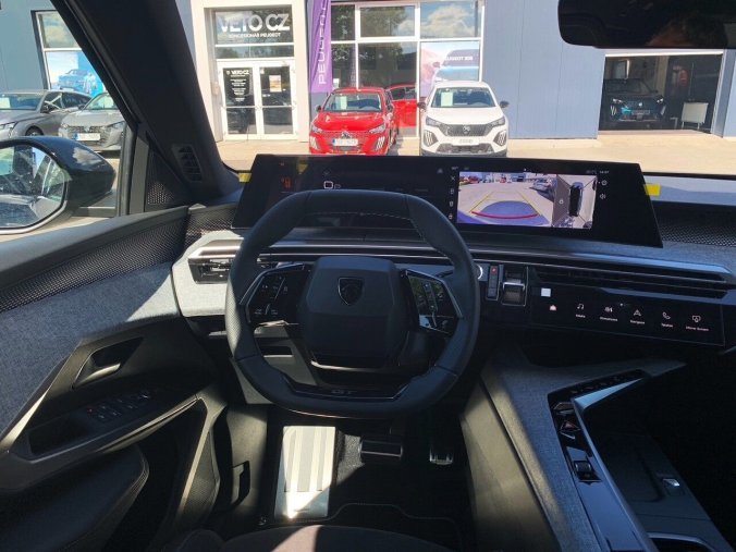 Peugeot 5008, Peugeot 5008 GT Hybrid 145 e-DCS6, barva šedá