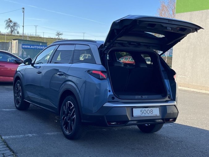 Peugeot 5008, Peugeot 5008 GT Hybrid 145 e-DCS6, barva modrá