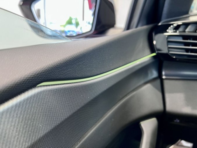 Peugeot 408, Peugeot 408 GT, El. víko, Matrix, Automat, barva červená