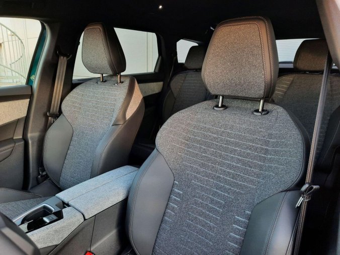 Peugeot 5008, Peugeot 5008 5008 ALLURE Hybrid 145 e-DCS6, barva šedá