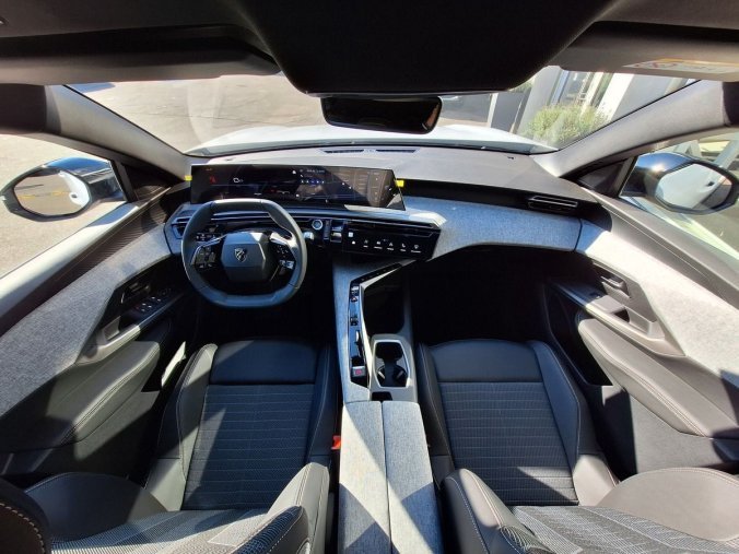 Peugeot 5008, Peugeot 5008 ALLURE Hybrid 145 e-DCS6, barva bílá