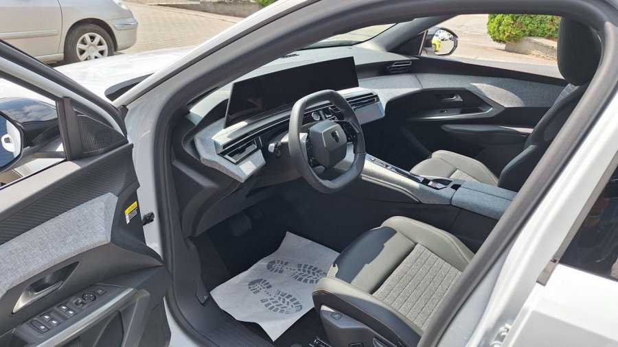 Peugeot 5008, Peugeot 5008 ALLURE Hybrid 145 e-DCS6, barva bílá