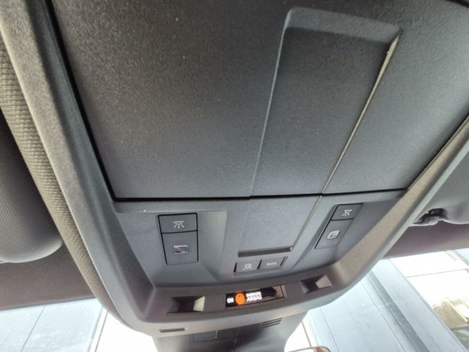 Peugeot 3008, Peugeot 3008 GT Hybrid 136 e-DCS6, barva modrá