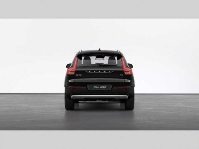 Volvo XC40, T3 1.5L 163 HP MOMENTUM PRO AT, barva černá