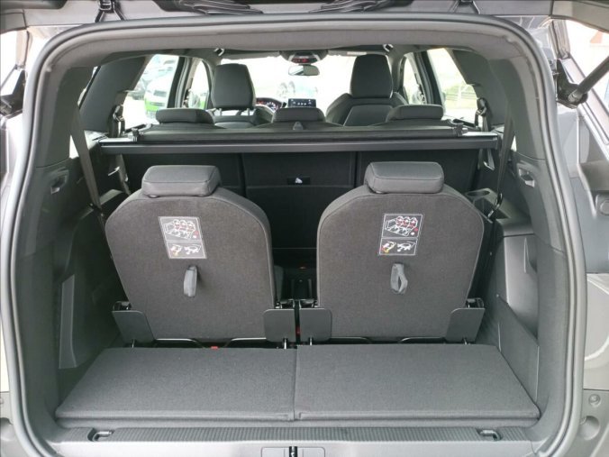 Peugeot 5008, Peugeot 5008 1,2 Active Pack  PureTech 130k MAN6, barva šedá