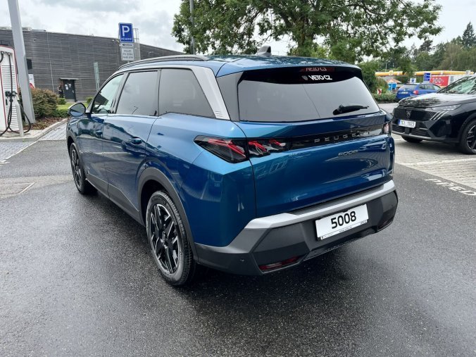 Peugeot 5008, Peugeot 5008 GT Hybrid 145 e-DCS6, barva modrá