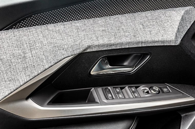 Peugeot 5008, Peugeot 5008 1,2 ALLURE Hybrid 145 e-DCS6, barva modrá