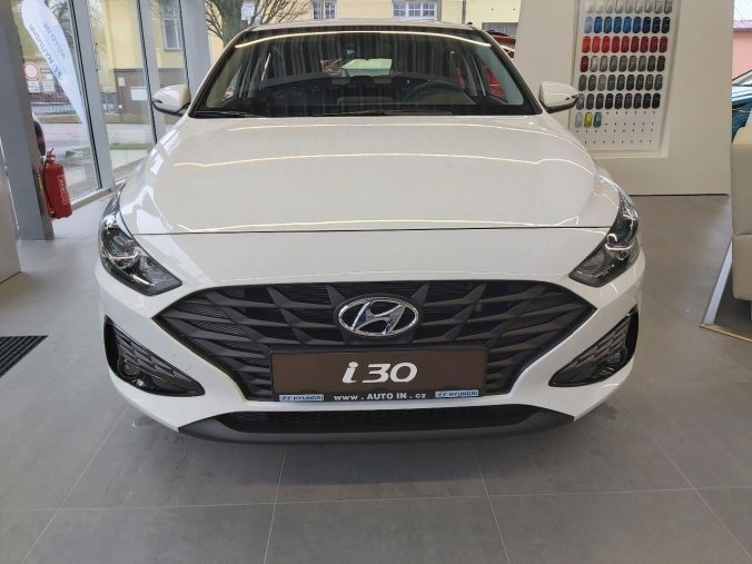 Hyundai i30, sedan, Nová i30 fastback Family Comfort 1,0 T-GDI 88 kW, barva bílá