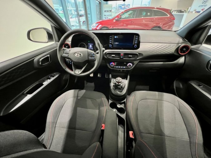 Hyundai i10, 1,0 T-GDI 5 st. manuální, barva stříbrná