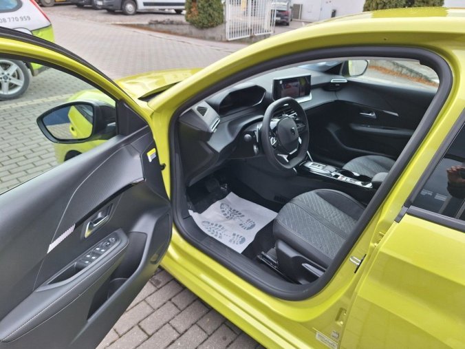 Peugeot 208, Peugeot 208 ALLURE Hybrid 100 e-DCS6, barva žlutá