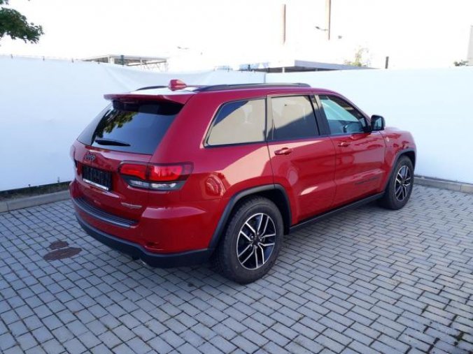 Jeep Grand Cherokee, 3,0 CRD Trailhawk 250k 4x4 AT, barva červená