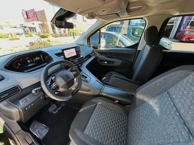 Peugeot Rifter, Peugeot Rifter GT BlueHDi 130 S&S EAT8, barva zelená