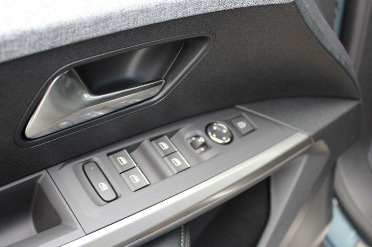 Peugeot 3008, Peugeot 3008 GT Hybrid 145k e-DCS6, barva modrá