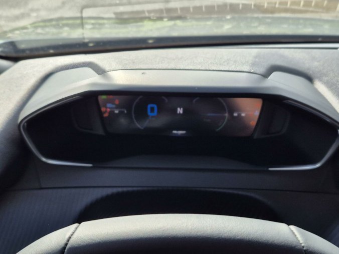 Peugeot 2008, Peugeot 2008 ALLURE Hybrid 145 e-DCS6, barva šedá