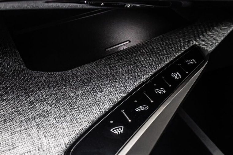 Peugeot 5008, Peugeot 5008 1,2 ALLURE Hybrid 145 e-DCS6, barva bílá