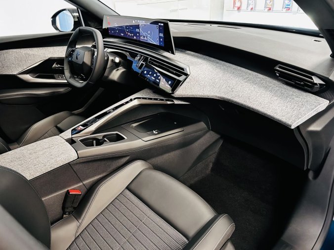 Peugeot 3008, Peugeot 3008 3008 ALLURE Hybrid 145 e-DCS6, barva modrá