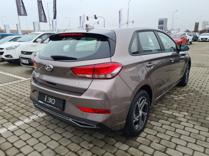 Hyundai i30, 1,0 T-GDI 88 kW MT, barva bronzová