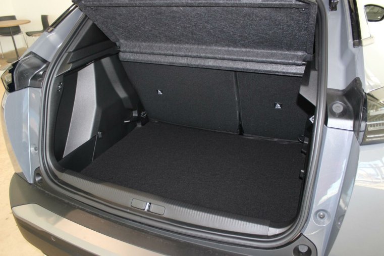 Peugeot 2008, Peugeot 2008 ALLURE Hybrid 136 e-DCS6, barva šedá