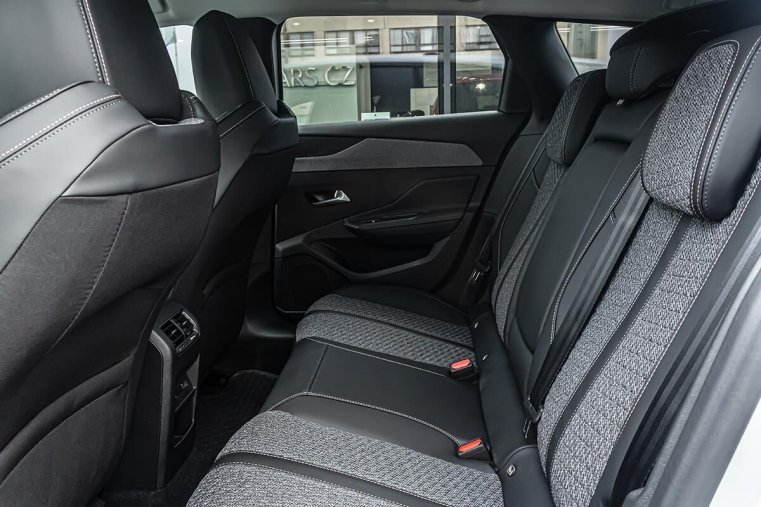 Peugeot 308, Peugeot 308 1,2 SW ALLURE Hybrid 145 e-DCS, barva bílá