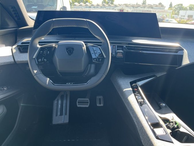 Peugeot 5008, Peugeot 5008 GT Hybrid 145 e-DCS6, barva bílá