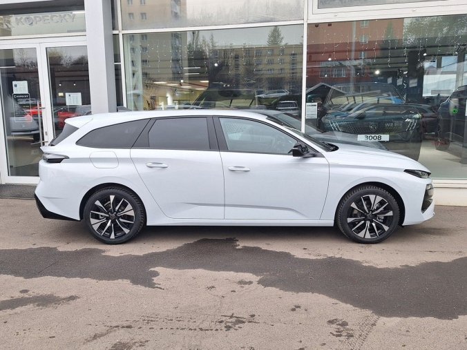 Peugeot 308, Peugeot 308 SW ALLURE Hybrid 145 e-DCS6, barva bílá