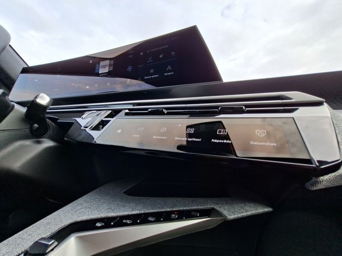 Peugeot 3008, Peugeot 3008 ALLURE Hybrid 145 e-DCS6, barva modrá