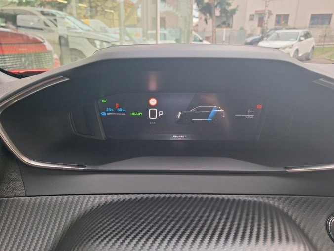 Peugeot 2008, Peugeot 2008 e-ALLURE 115 kW / 156 k (Bater, barva červená