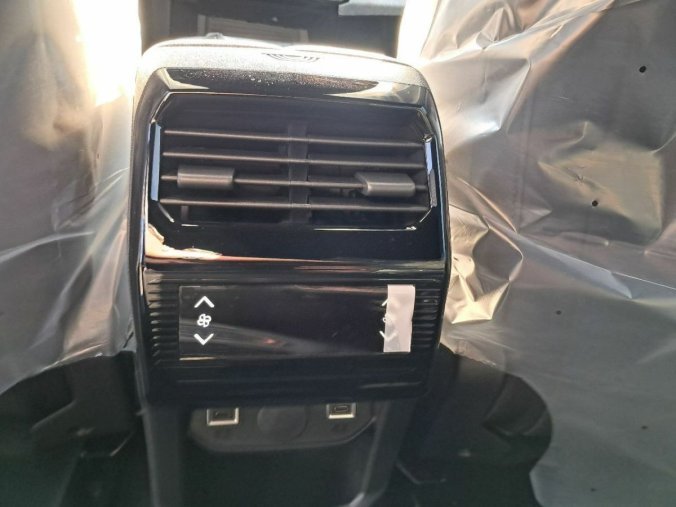 Peugeot 5008, Peugeot 5008 5008 ALLURE Hybrid 145 e-DCS6, barva modrá