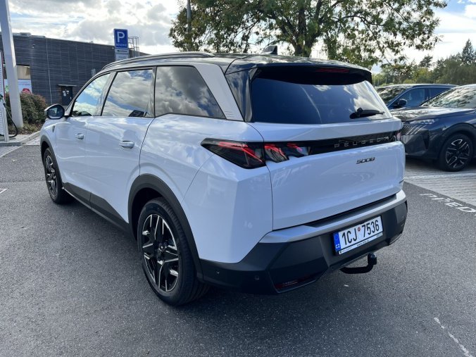 Peugeot 5008, Peugeot 5008 GT Hybrid 145 e-DCS6, barva bílá