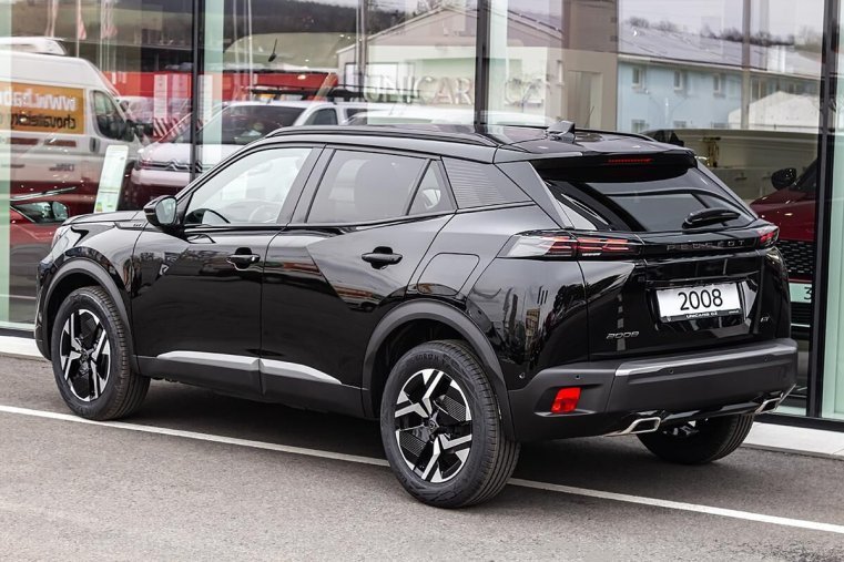 Peugeot 2008, Peugeot 2008 1,2 ALLURE Hybrid 145 e-DCS6, barva oranžová
