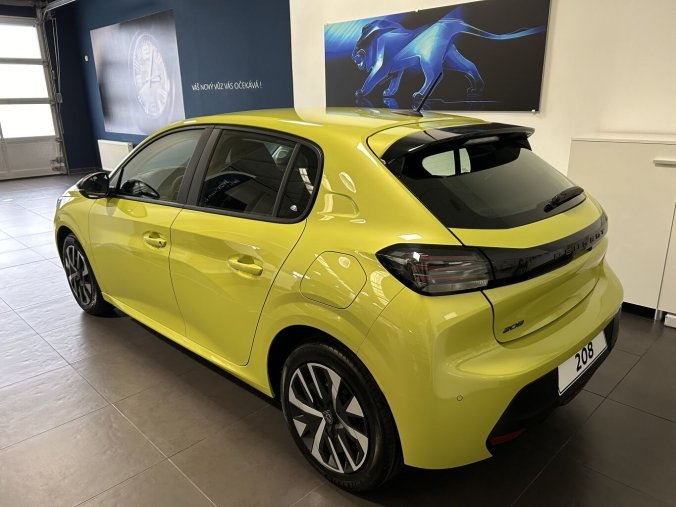 Peugeot 208, Peugeot 208 STYLE Elektromotor 100 kW / 136 k (Baterie 50 kWh), barva žlutá