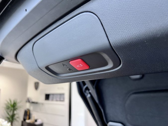 Peugeot 408, Peugeot 408 GT, El. víko, Matrix, Automat, barva červená