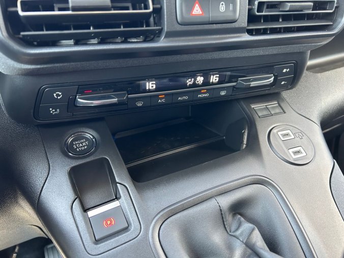 Peugeot Rifter, Peugeot Rifter LONG ALLURE BlueHDi 130 7 MÍST, barva modrá