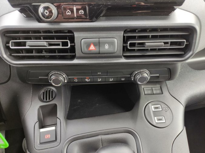 Peugeot Rifter, Peugeot Rifter ALLURE 1.5 HDI 130kMAN6 osobní, barva zelená
