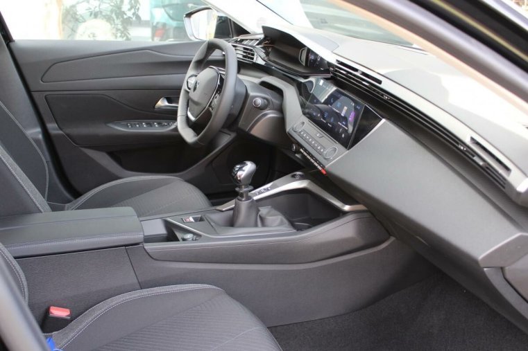 Peugeot 308, Peugeot 308 ACTIVE 1.2 130 MAN6, barva černá