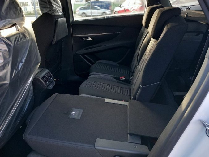 Peugeot 5008, Peugeot 5008 Active Pack PureTech 130 S&amp, barva bílá