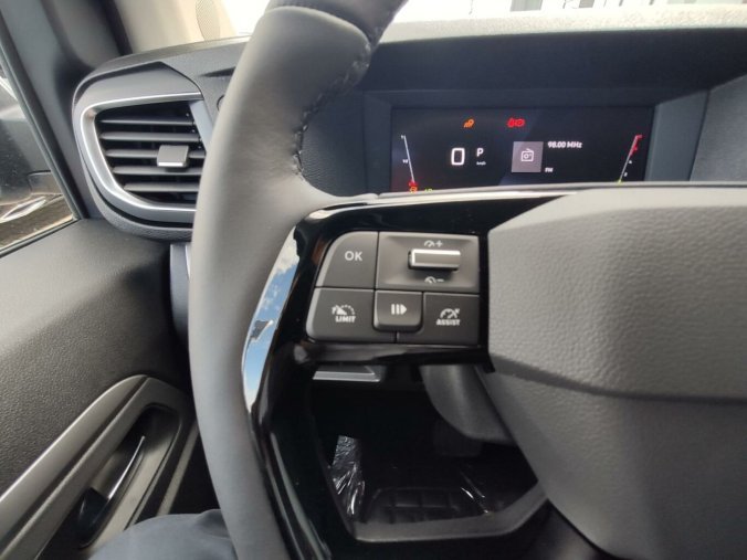 Peugeot Traveller, Peugeot Traveller L2 2.0 HDI AUT8 180k NAV 2+3+3, barva stříbrná