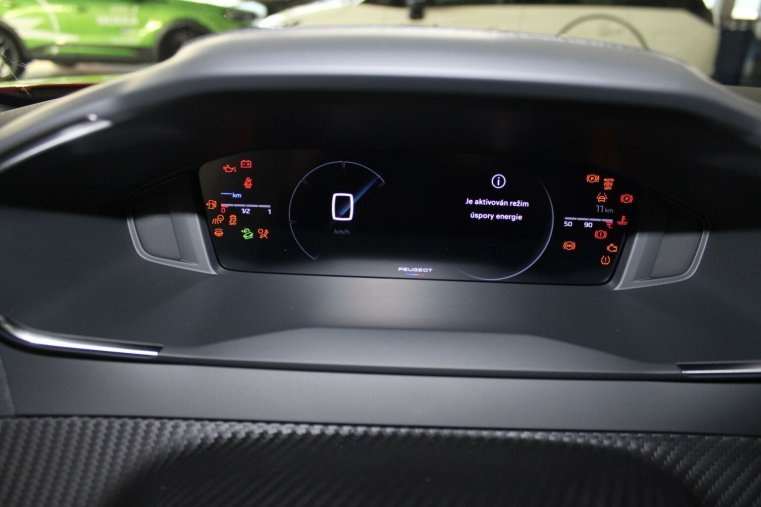 Peugeot 2008, Peugeot 2008 ALLURE PureTech 100 S&S MAN6, barva červená